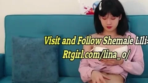 Kleine koreanische Teenagerin im gesetzlichen Alter wichst, bis das Baby vor der Webcam abspritzt