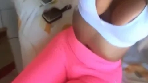 Agatha Lira  Gibt es im Badezimmer der Akademie