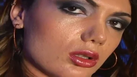Atemberaubende Fohlen Alana wird gefickt