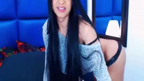 Ein Ladyboy, der von Sex besessen ist