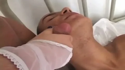 Schöner Penis Shemale Krankenschwester knallt mit dem Patienten
