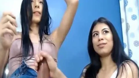 Hübsche Latino lutscht und fickt riesigen Wichser Transvestiten Und erhält Gesichtsbehandlung