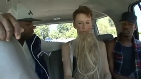 Perfekter Crossdresser harter Gangbang