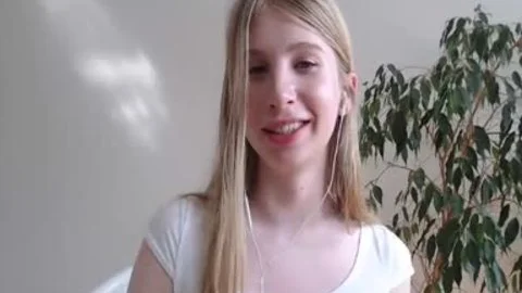 Idealer verdammt böser haariger T-Girl Visceration vor der Webcam