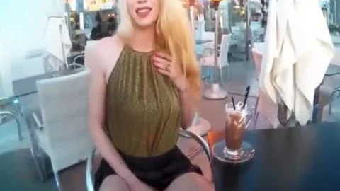 Abspritzen im Restaurant – Öffentliche Schlampe Sasha De Sade