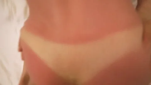 Flitterwöchner Paar ging nach Thailand und fickte einen Ladyboy, der ihr eigenes Sperma schmeckt