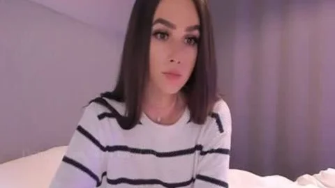 Verdammt nuttiges SheHe-Playgirl vor der Webcam Teil 5
