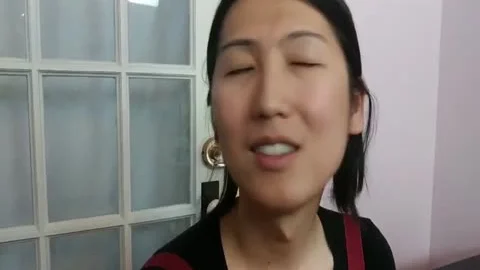Madrastra perfora a sisí