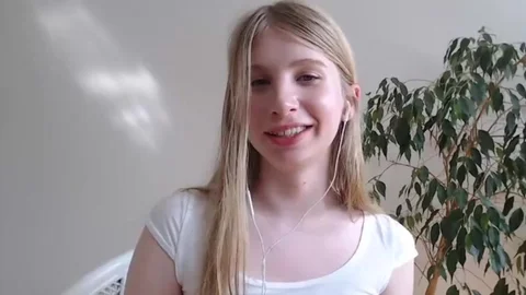 garota trans ideal com cabelo peludo e safado, viscerato na webcam