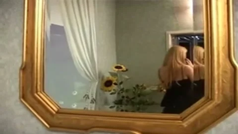 böse Lady-Mann gibt ihr einen Zehnpfunder für das Blasen