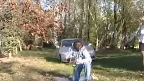 rubia transsexual folla a un chico negro de park