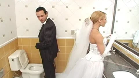 Ladyboy-Braut fickt ihren Besten vor der Hochzeit
