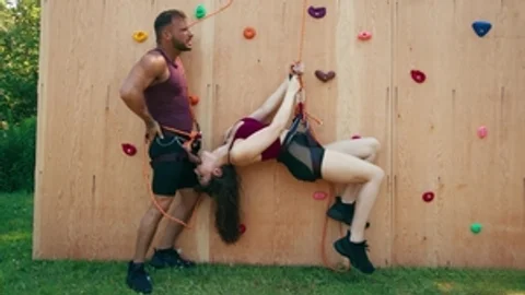 Trans Angels: Tätowierter Instruktor lehrt neue Bewegungen