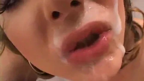 Mãe gostosa de TS, eu adoraria pregar unhas realmente forte.