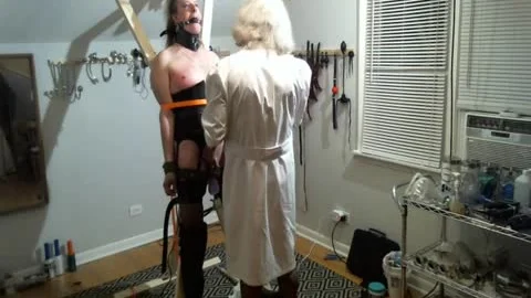 Krankenschwester Samantha untersucht Jeanne Paert 3