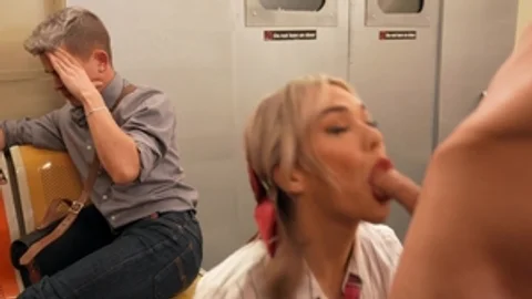 TransAngels - Muskulöse Emma Rose und Johnny B lecken Arsch im Freien