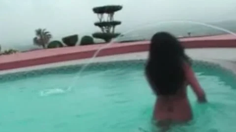 Sativa Rose – Die Poolparty — Szene zwei