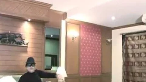 Thailändisches Mädchen mit unbeschnittenem Schwanz geprügelt und geliebt