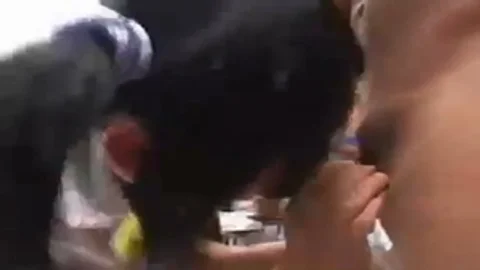 Zwei volljährige Transen verrückt mit einem Twink