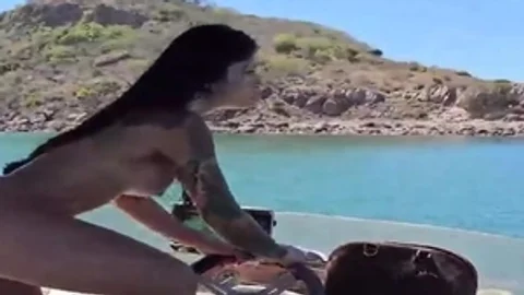 Hämmern auf einem Boot