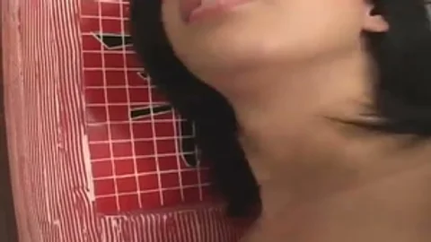 Sehr hübsches T-Girl und ein Freund