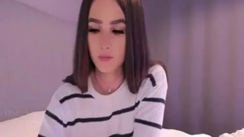 Verdammt lecker, sie spielt Mädchen auf der Webcam Teil 7