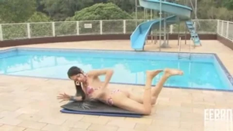 Transe draußen schmutzig hämmern am Pool