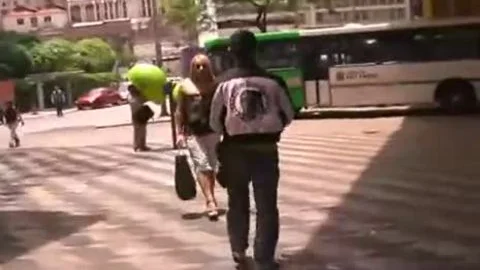 Was ist mit tiefem Arsch von einer blonden Transfrau?