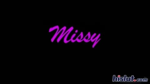 Missy benutzte ihre Hände, um einen Schwanz durch Prozesshit steif zu machen