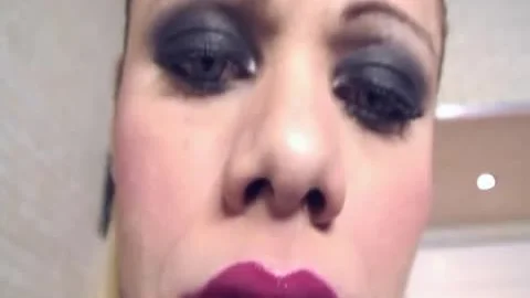 Lüsterner Ladyboy in Nylon reißt geilem Kerl den straffen Arsch auf