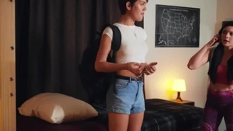 Trans Angels: Kaukasische Daisy Taylor beim Masturbieren