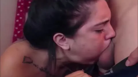 Schmieriges Trans-Playgirl Gesicht von einem Mann gestochen