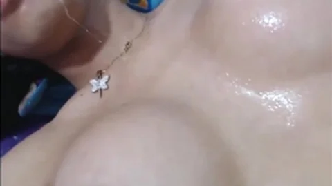 Sie sabbert auf sich selbst