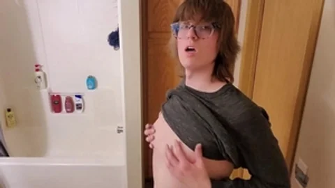 Trans Cutey Stephanie sprüht größten Ball Cream Flow über den ganze Badezimmerboden