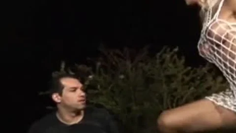 Morena trans perforada novio en el parque