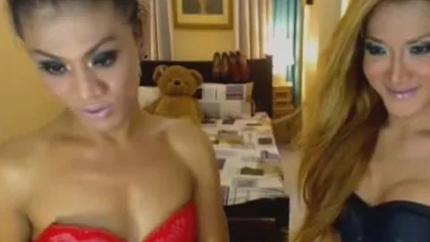 Pinay Transexuelle spielen unordentlich