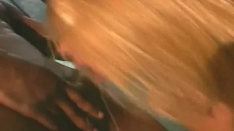 Es regnet Sex-Sperma über diese legendäre Ladyboy-Schlampe