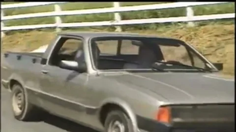 Orale Stimulationsarbeit im Freien von einem Auto