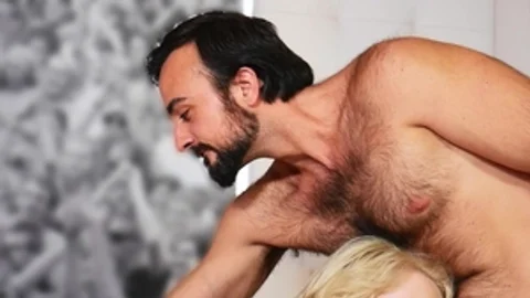 Trans Angels: Bubble Butt Gracie Jane Schwanz lutscht