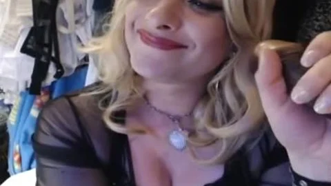 Alex spielt Weenie Fußjob