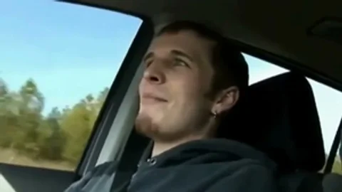 Fantastische, monströse Bazooken dunkle Sheboy und weißer Mann