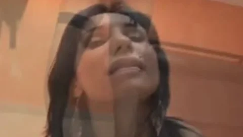 Erstaunlich leckere Ladyboy wird hart in den Arsch gefickt