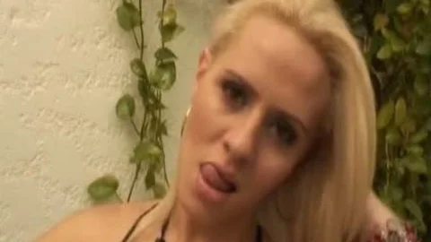 disfruta de un culo transexual agradable, semen sabroso dolorosamente