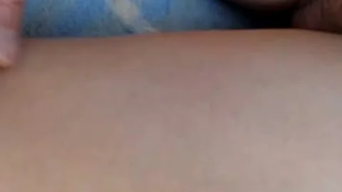 Atemberaubendes T-Girl neckt mit schamlosem älteren Mann