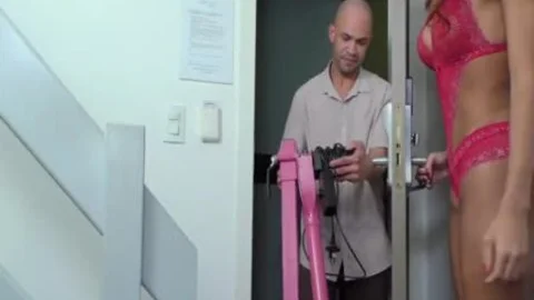 'Massiv titty ginger transsexuelle jean gray wird von einem sexmaschinenexperten creamped'.