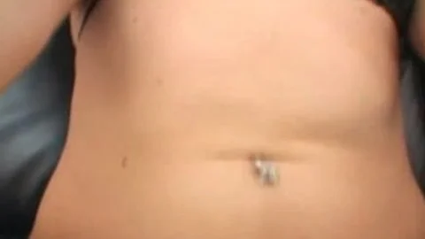 Mit verbundenen Augen erwärmte und genagelte Transe