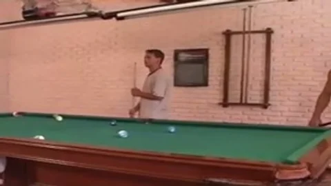 Zuckersüße Sheboy in einer Gang, die Arsch fickt